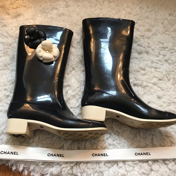 FLASH SALE 🥳🥳🥳CHANEL  boots - Picture 2 of 8